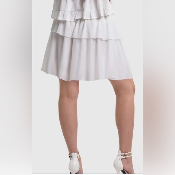 Ruffled short white mini skirt XL NWT
HT 360 Collective 100% cotton - Picture 8 of 9